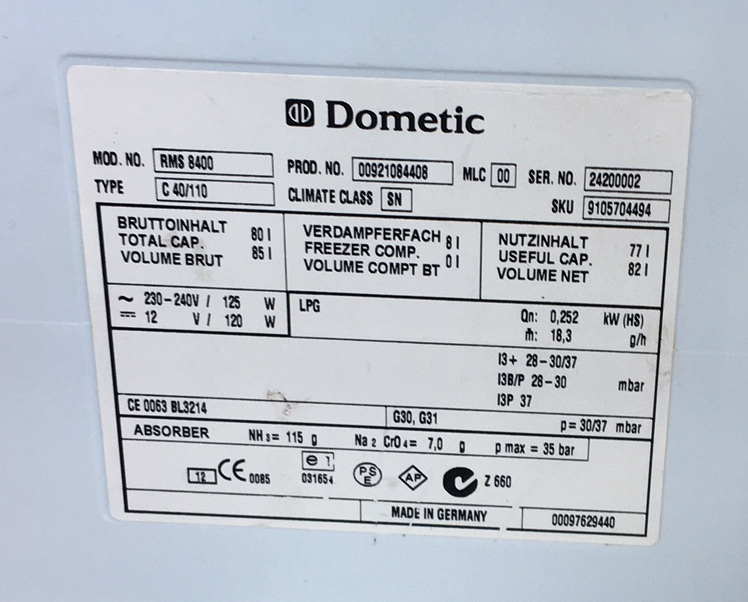 Primer nalepke Dometic za hladilnik